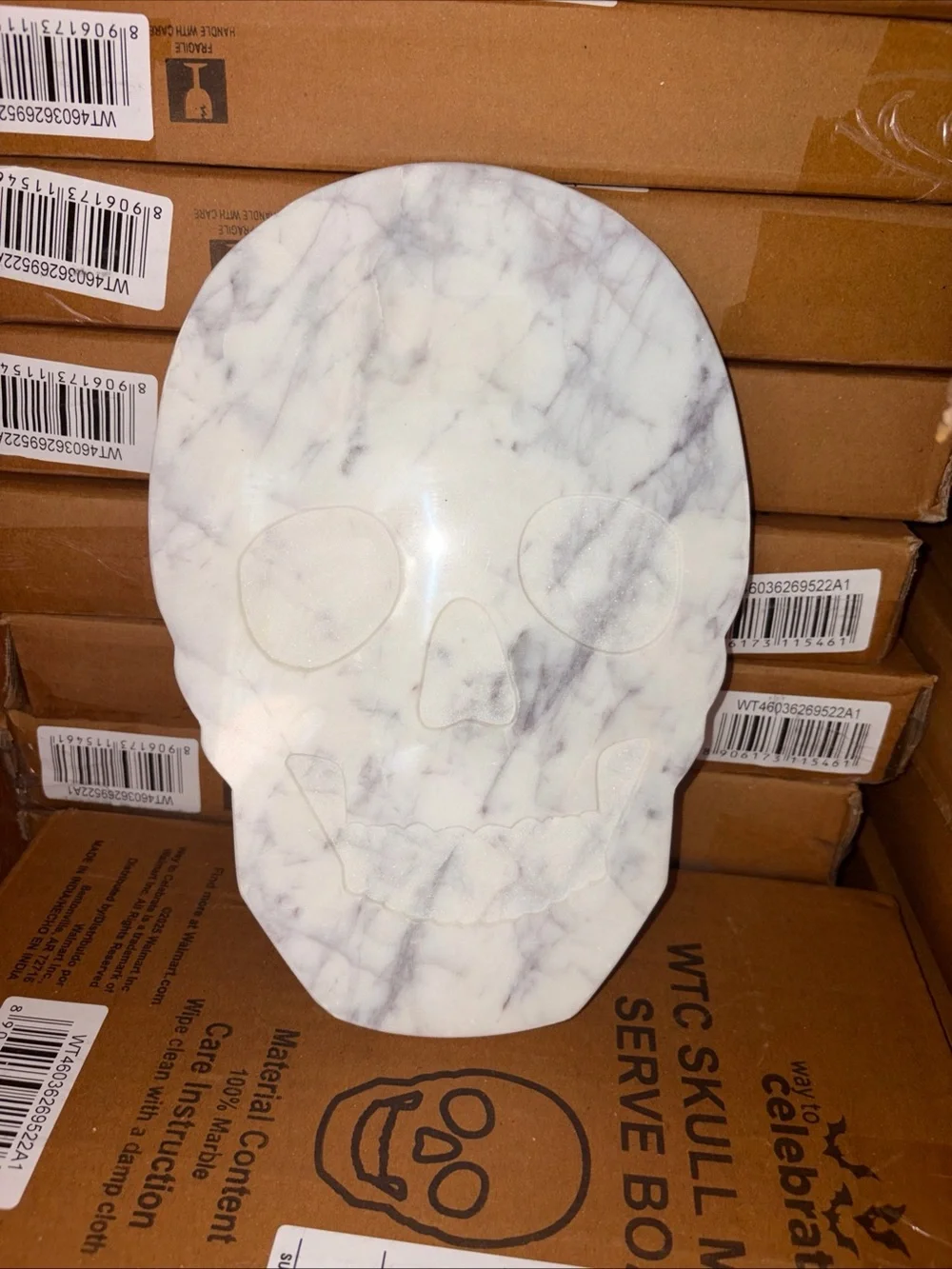 Marble-Effect Skull Wall Plaque - White